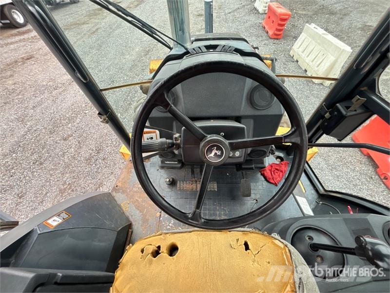 John Deere 410K Traktorgravere