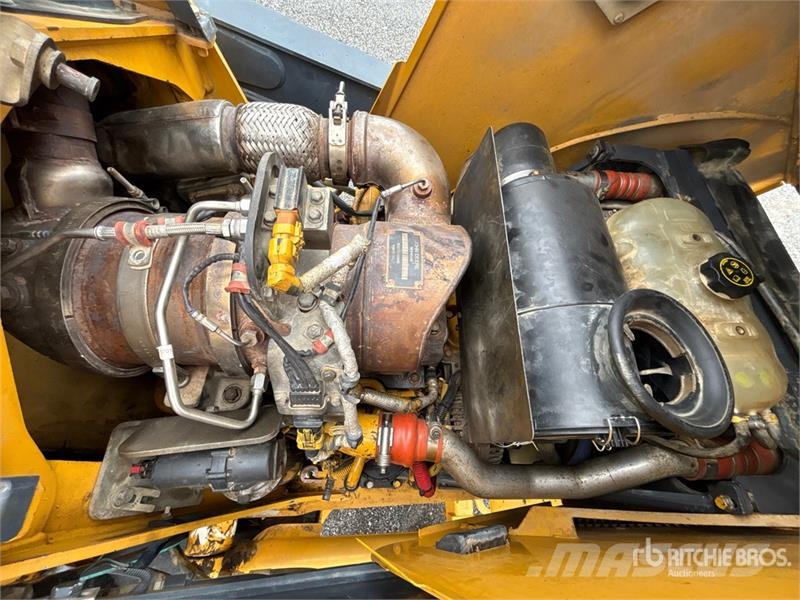 John Deere 410K Traktorgravere