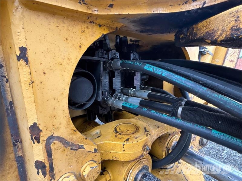 John Deere 410K Traktorgravere