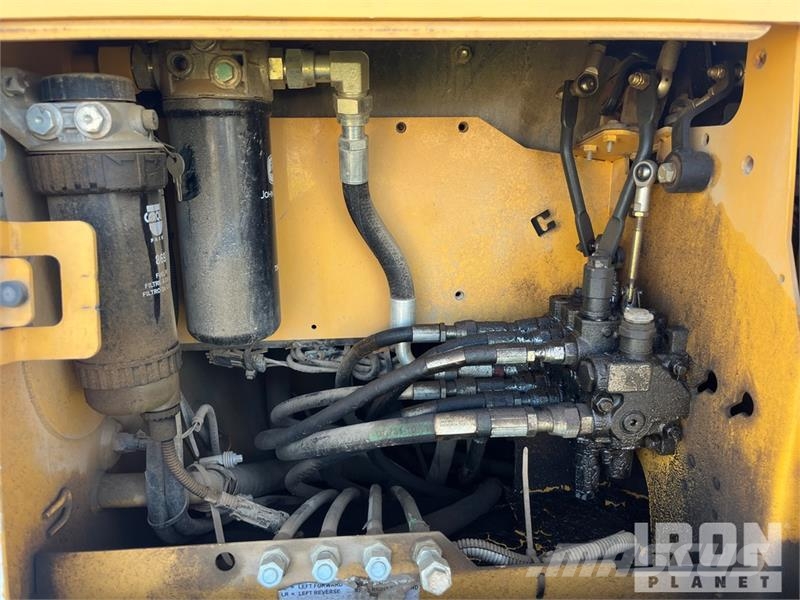 John Deere 450J LT Telaketjupuskutraktorit