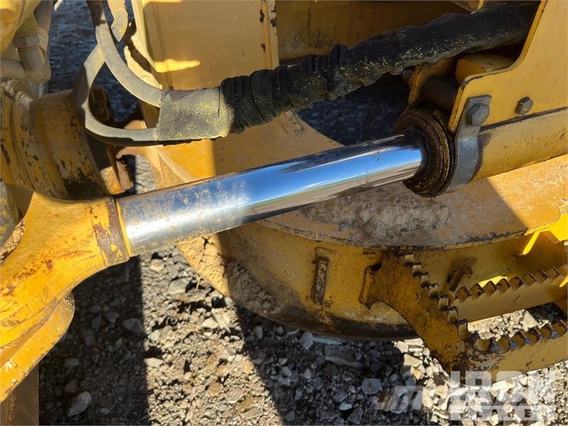 John Deere 450J LT Telaketjupuskutraktorit