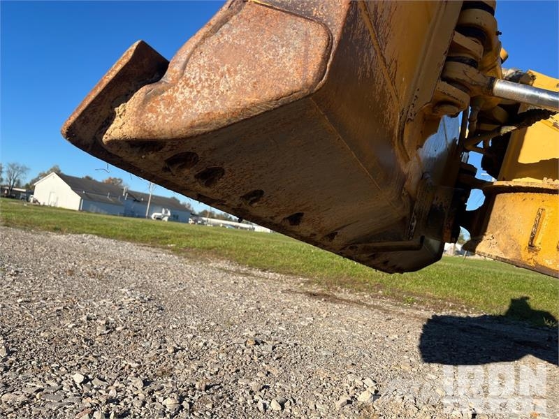 John Deere 450J LT Telaketjupuskutraktorit