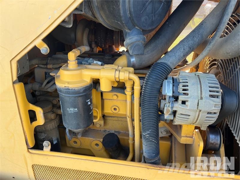 John Deere 450J LT Telaketjupuskutraktorit