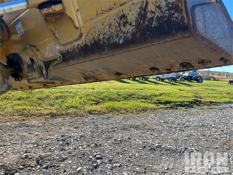 John Deere 450J LT Telaketjupuskutraktorit
