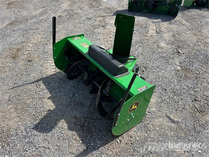 John Deere 47 in Snow Blower Attachment ماكينات زراعية - غير ذلك