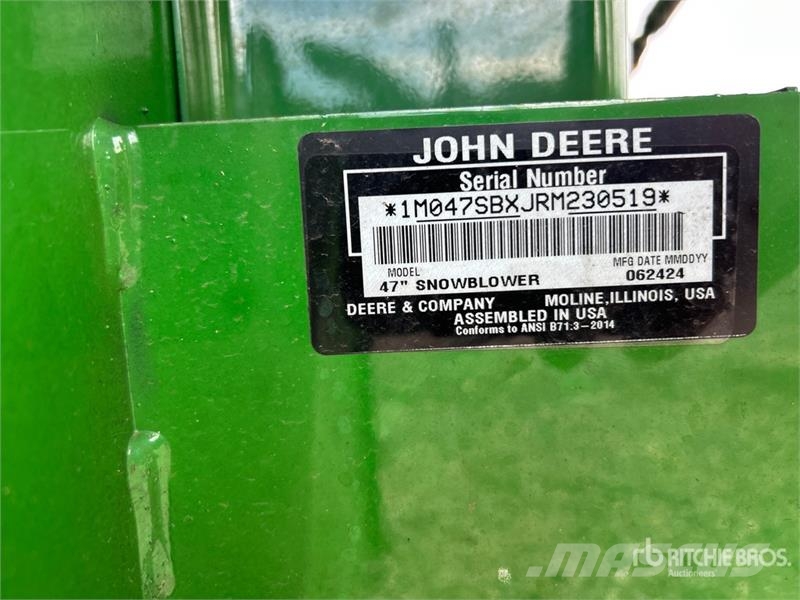John Deere 47 in Snow Blower Attachment ماكينات زراعية - غير ذلك