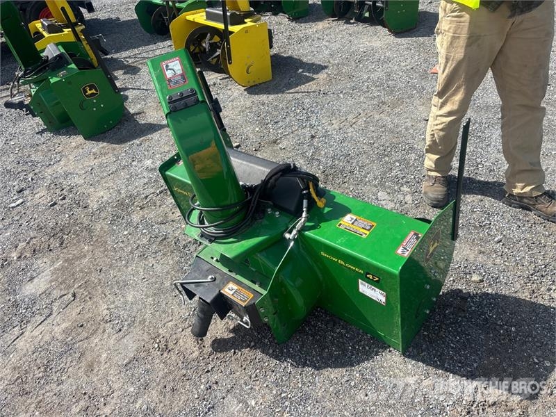 John Deere 47 in Snow Blower Attachment ماكينات زراعية - غير ذلك
