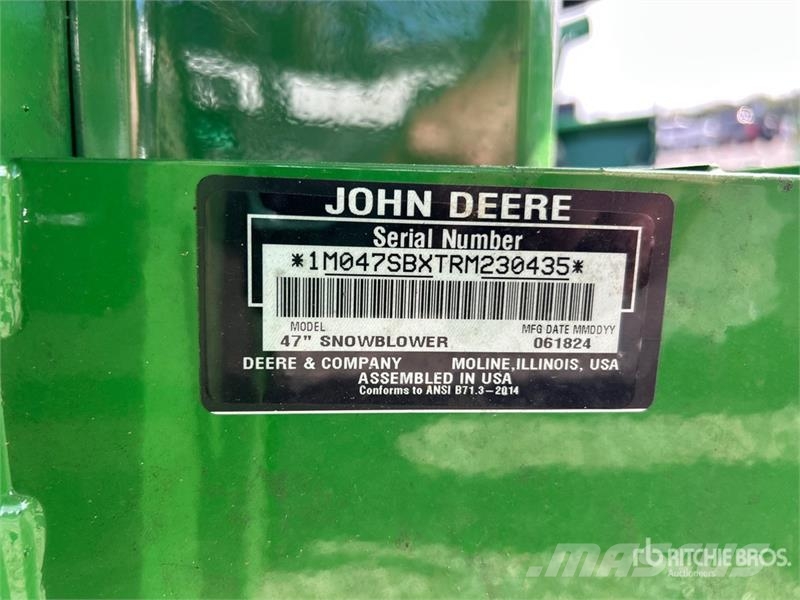 John Deere 47 in Snow Blower Attachment ماكينات زراعية - غير ذلك