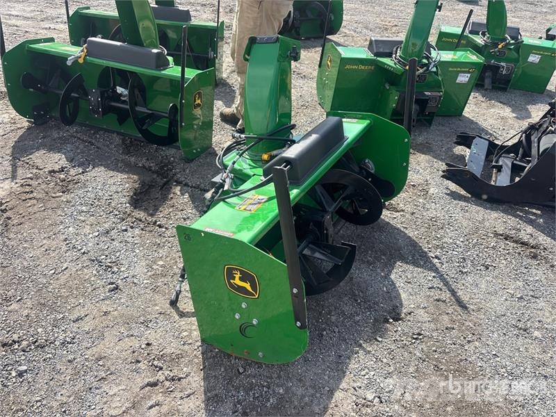 John Deere 47 in Snow Blower Attachment ماكينات زراعية - غير ذلك