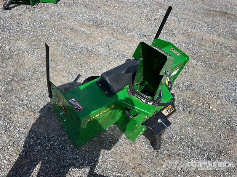 John Deere 47 in Snow Blower Attachment ماكينات زراعية - غير ذلك