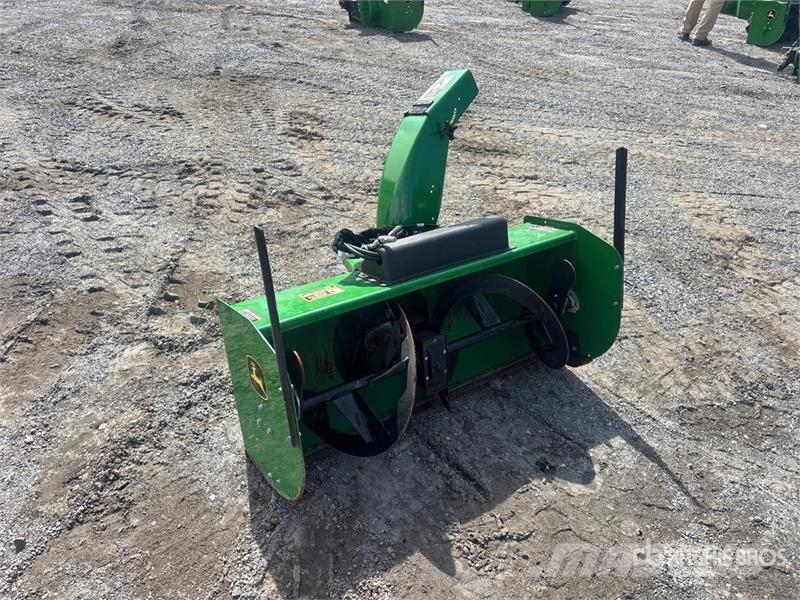John Deere 47 in Snow Blower Attachment ماكينات زراعية - غير ذلك