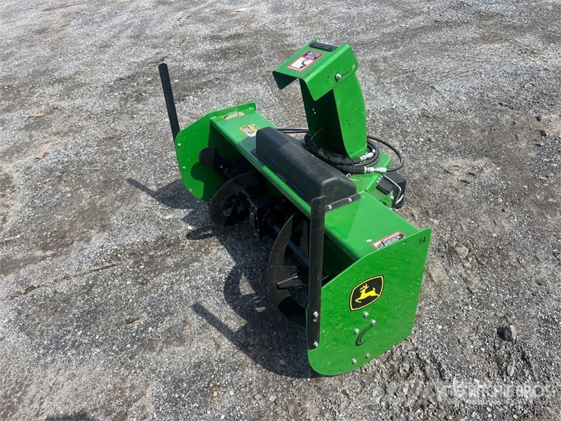 John Deere 47 in Snow Blower Attachment ماكينات زراعية - غير ذلك