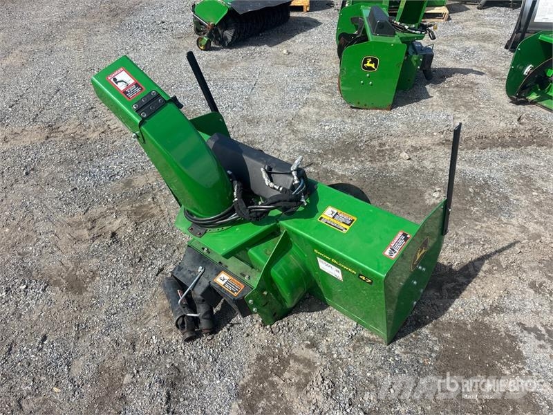 John Deere 47 in Snow Blower Attachment ماكينات زراعية - غير ذلك