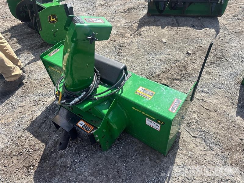 John Deere 47 in Snow Blower Attachment ماكينات زراعية - غير ذلك