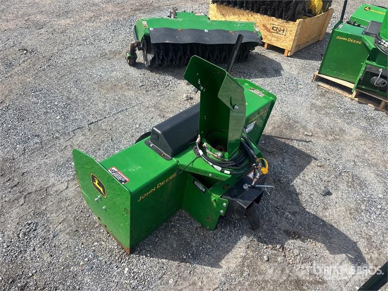 John Deere 47 in Snow Blower Attachment ماكينات زراعية - غير ذلك