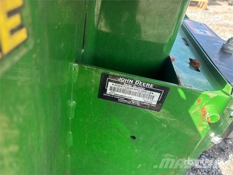 John Deere 47 in Snow Blower Attachment ماكينات زراعية - غير ذلك