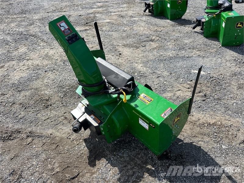 John Deere 47 in Snow Blower Attachment ماكينات زراعية - غير ذلك