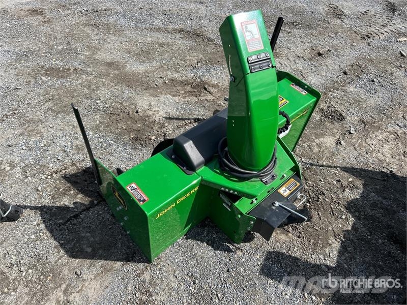 John Deere 47 in Snow Blower Attachment ماكينات زراعية - غير ذلك