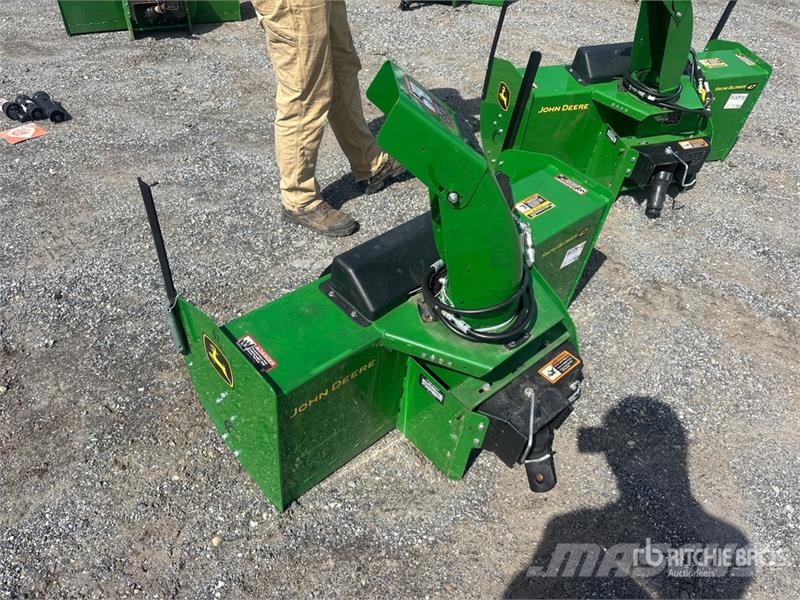 John Deere 47 in Snow Blower Attachment ماكينات زراعية - غير ذلك