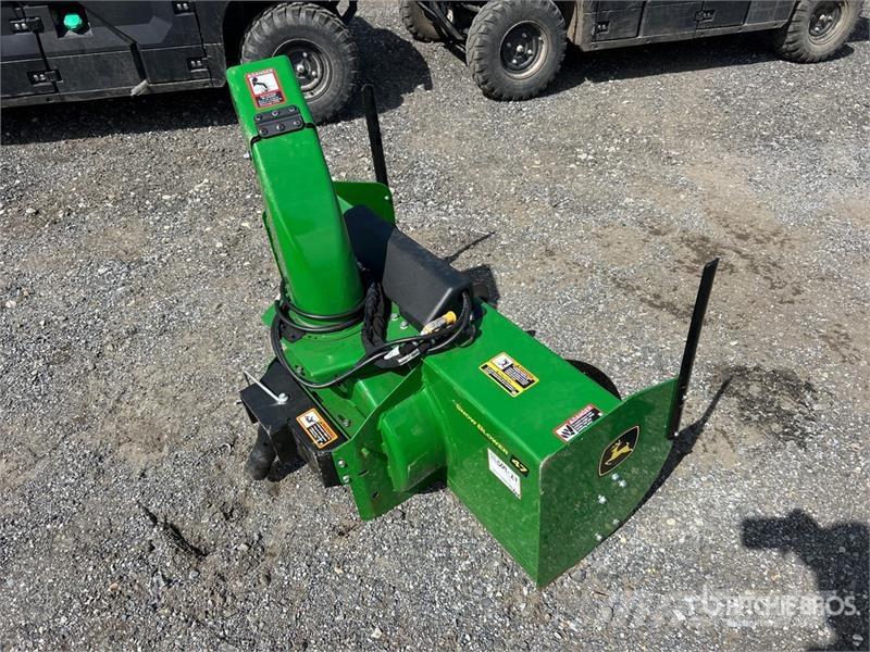 John Deere 47 in Snow Blower Attachment ماكينات زراعية - غير ذلك
