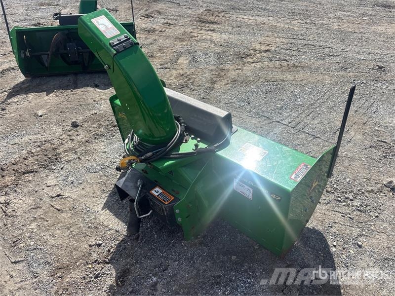 John Deere 47 in Snow Blower Attachment ماكينات زراعية - غير ذلك
