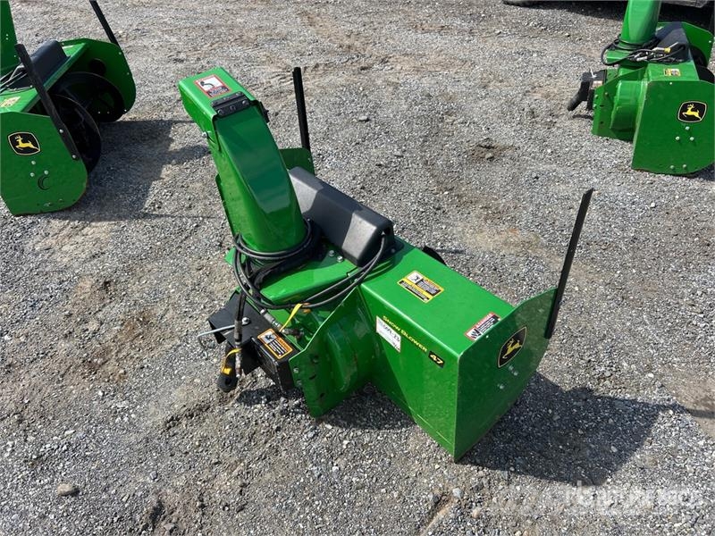 John Deere 47 in Snow Blower Attachment ماكينات زراعية - غير ذلك