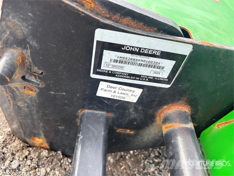 John Deere 52 in Broom Attachment - Fits 5225 Bürsten