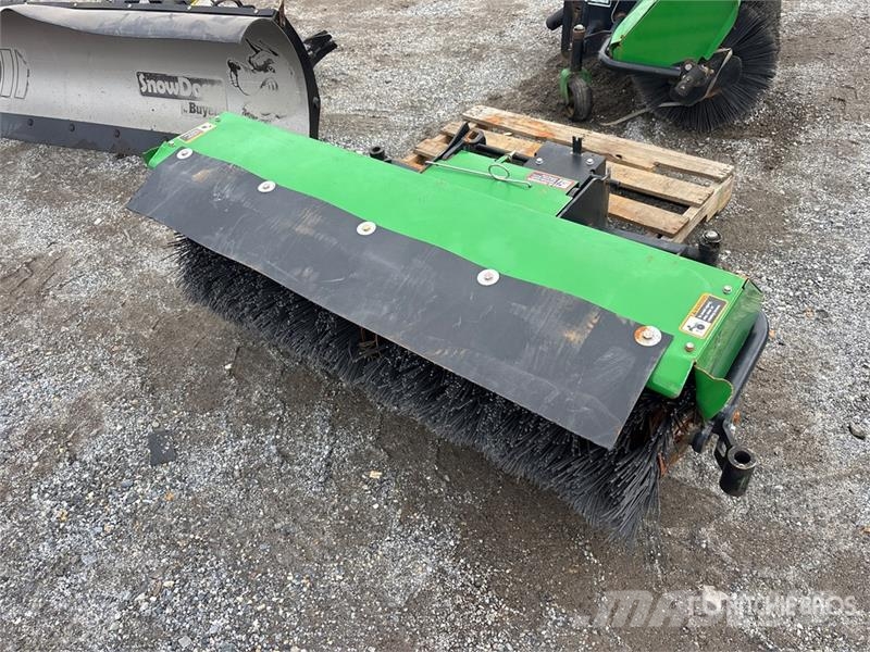 John Deere 52 in Broom Attachment - Fits 5225 Bürsten