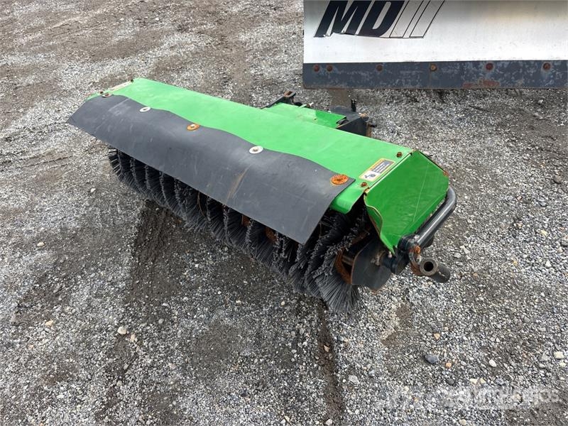 John Deere 52 in Broom Attachment - Fits 5225 Bürsten