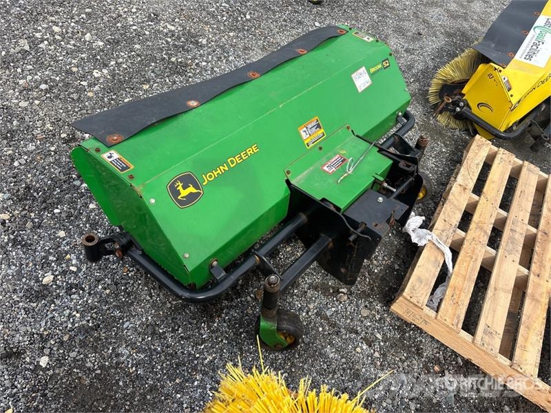 John Deere 52 in Broom Attachment - Fits 5225 Bürsten