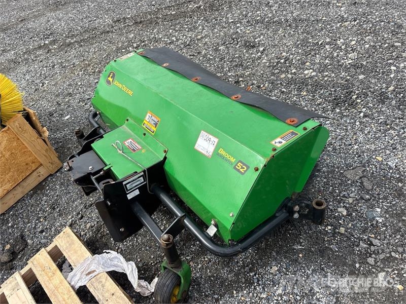 John Deere 52 in Broom Attachment - Fits 5225 Bürsten