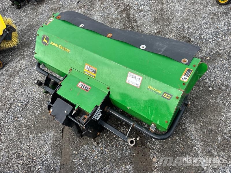 John Deere 52 in Broom Attachment - Fits 5225 Bürsten