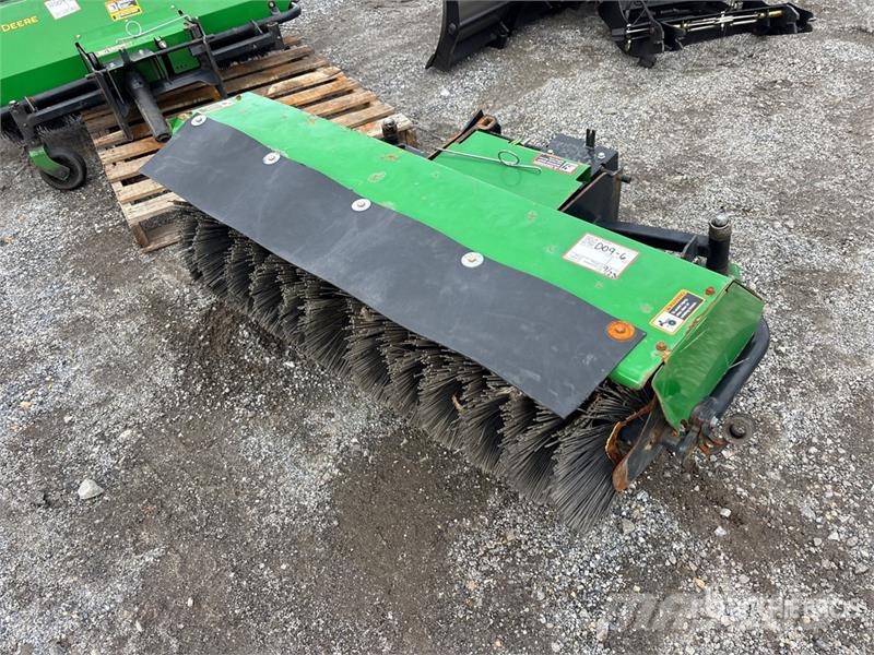 John Deere 52 in Broom Attachment - Fits 5225 Metle
