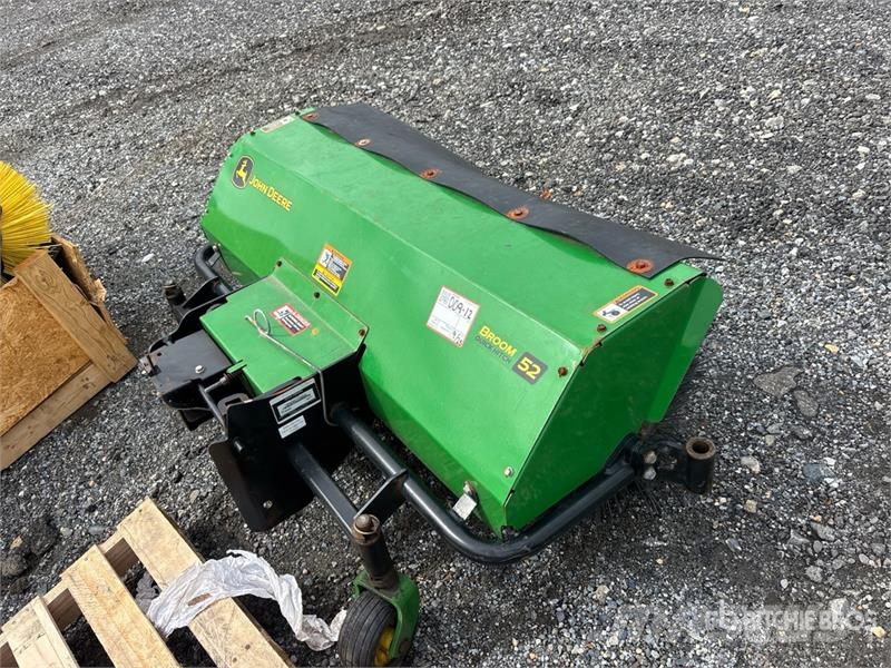 John Deere 52 in Broom Attachment - Fits 5225 Bürsten