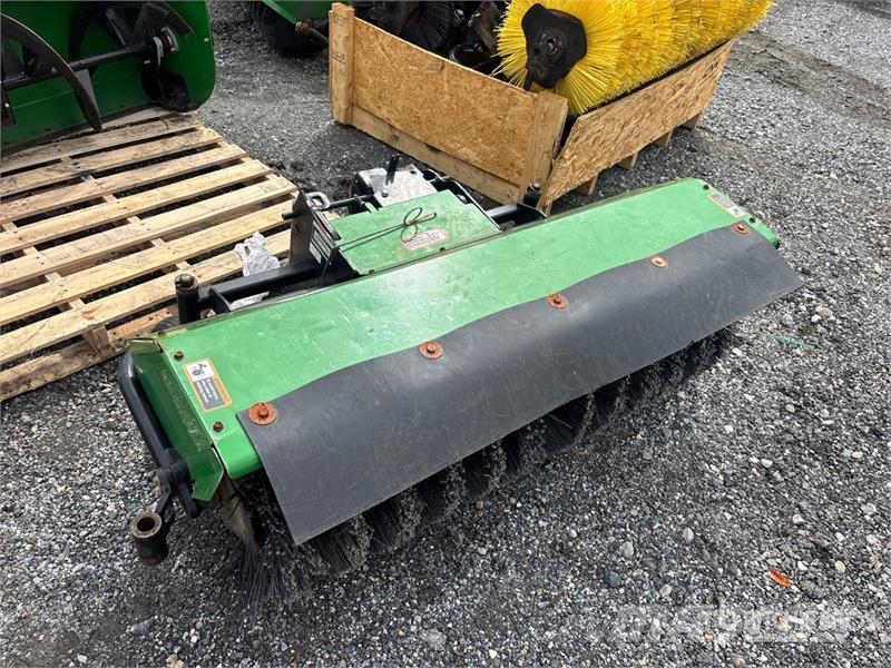 John Deere 52 in Broom Attachment - Fits 5225 Bürsten