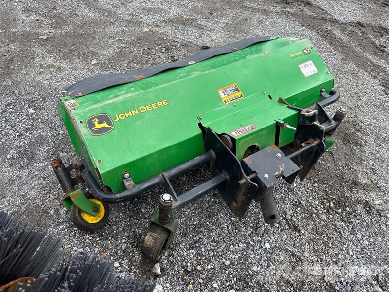 John Deere 52 in Broom Attachment - Fits 5225 Bürsten