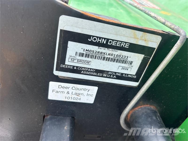 John Deere 52 in Broom Attachment - Fits 5225 Bürsten