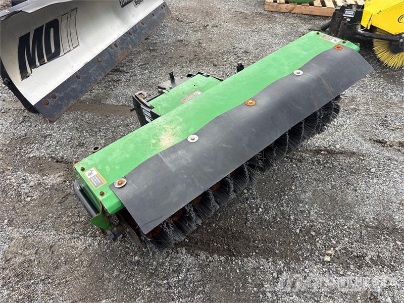 John Deere 52 in Broom Attachment - Fits 5225 Bürsten
