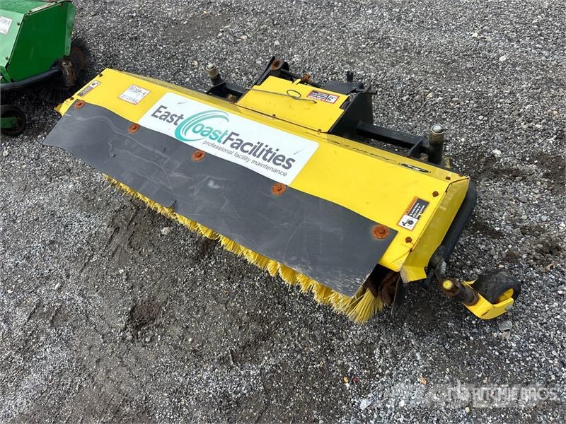 John Deere 52 in Broom Attachment - Fits 5225 Metle