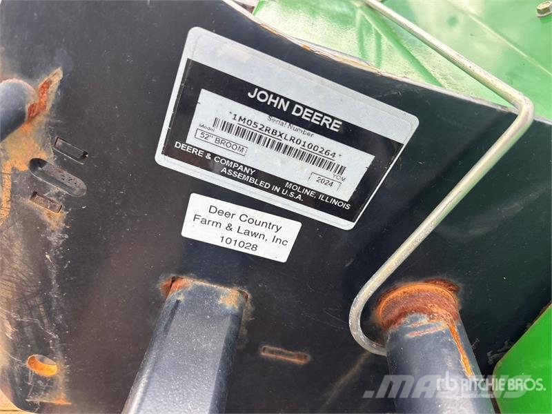 John Deere 52 in Broom Attachment - Fits 5225 Bürsten