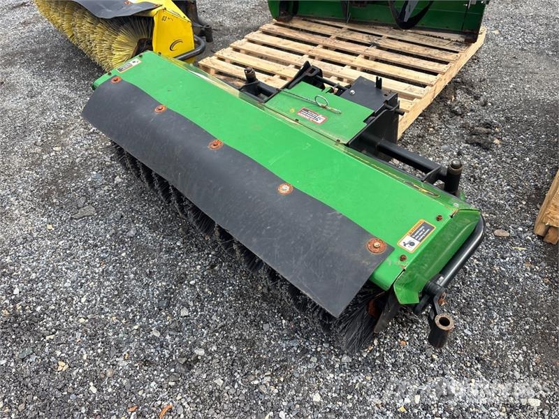 John Deere 52 in Broom Attachment - Fits 5225 Bürsten