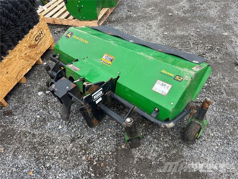 John Deere 52 in Broom Attachment - Fits 5225 Bürsten