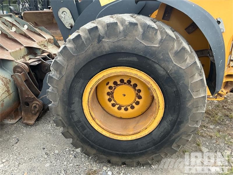 John Deere 544L Wheel Loader Iekrāvēji uz riteņiem