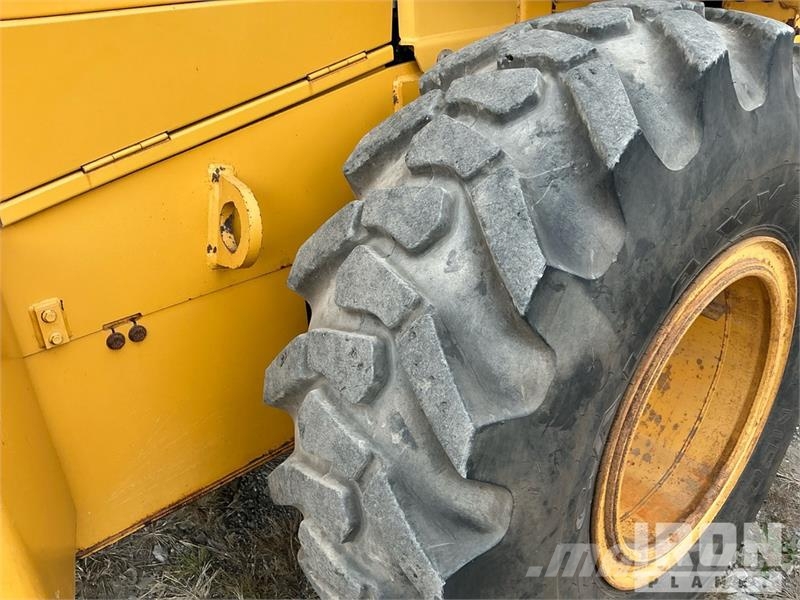 John Deere 544L Wheel Loader Iekrāvēji uz riteņiem