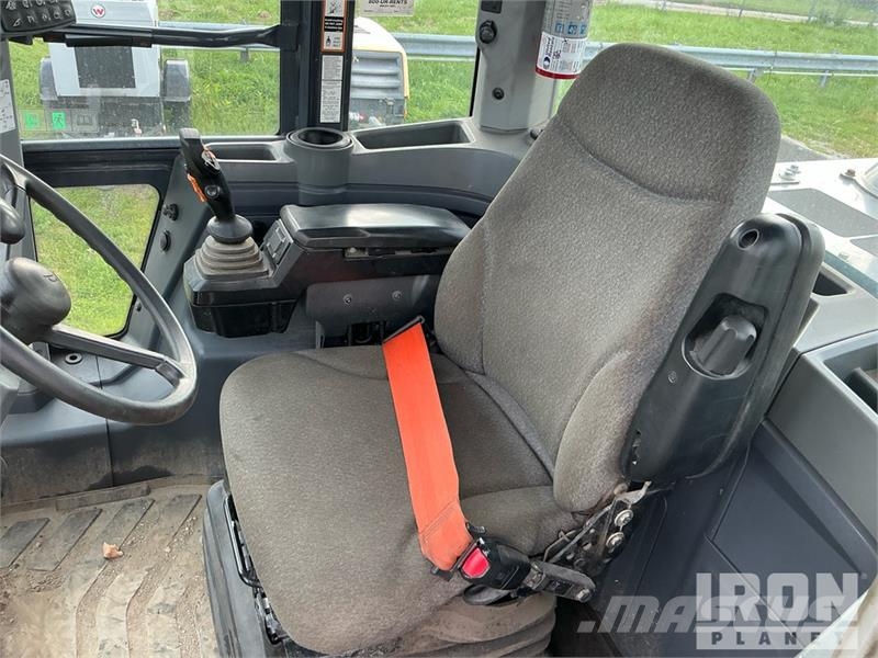 John Deere 544L Wheel Loader Iekrāvēji uz riteņiem