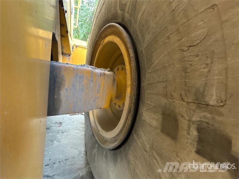 John Deere 744H Wheel loaders