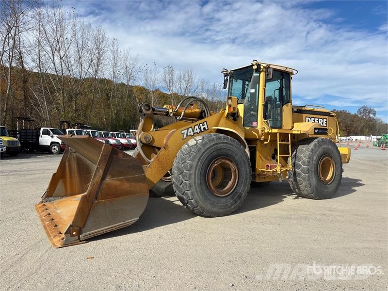 John Deere 744H Wheel loaders