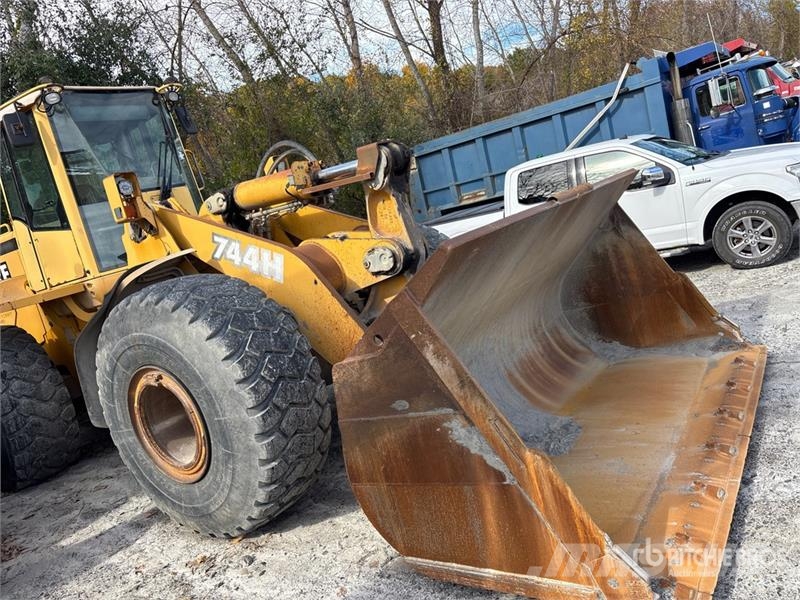John Deere 744H Wheel loaders