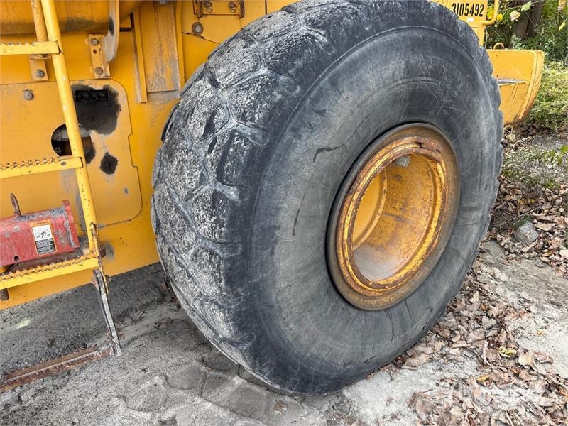 John Deere 744H Wheel loaders