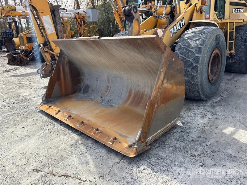 John Deere 744H Wheel loaders